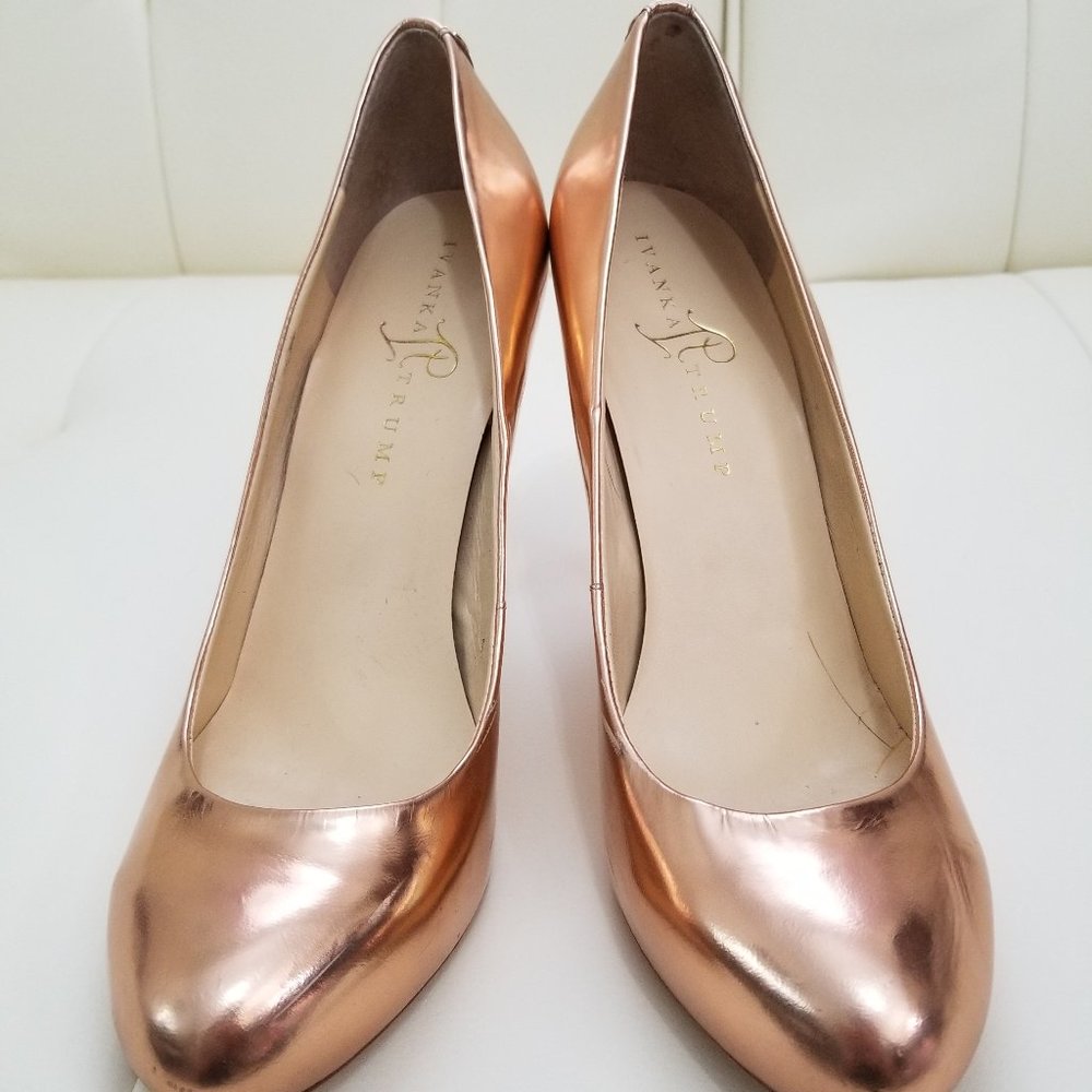 Women's size 9.5 M Ivanka Trump Rose Pumps